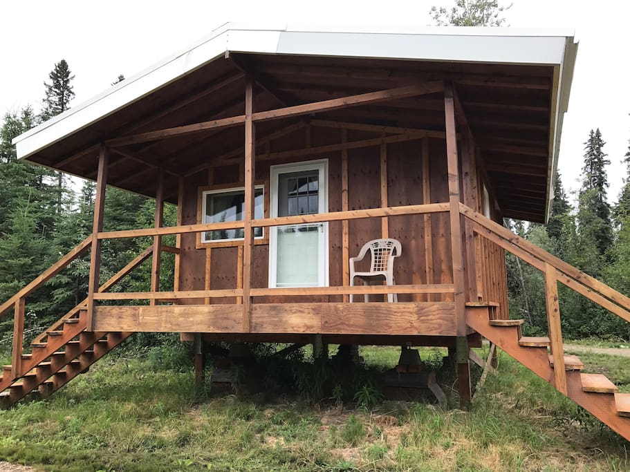 Large porch perfect for relaxing and taking in the view of the river and the sounds of mother nature