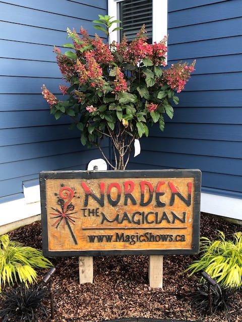The Magish-Inn - Book with Confidence