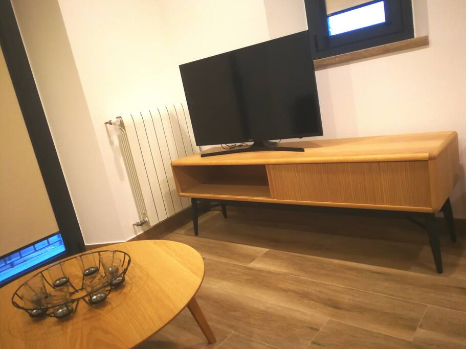 La casa consta de 1 habitación y un sofá cama de 1.80cm ideal para dos personas
