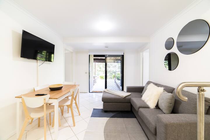 Cosy retreat - perfect location for exploring!