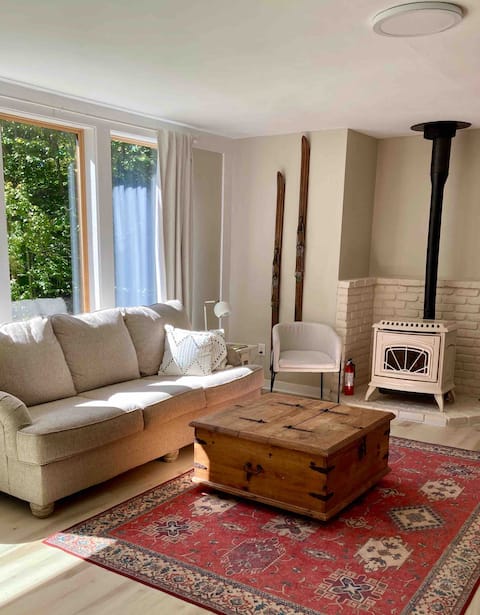 Popular Airbnb listing: Modern Cabin ~ 3min to Stratton Resort in Stratton Mountain