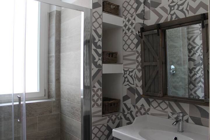 LavaneraHome a piazza Garibaldi – 2/6 posti letto gallery image 5