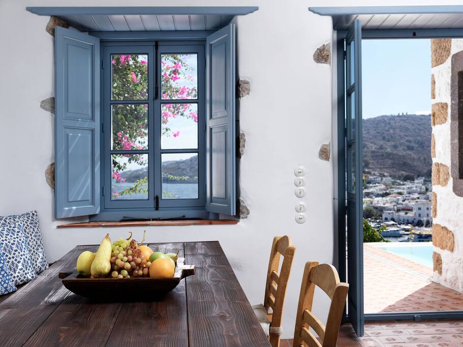 Sea view from your dining area.