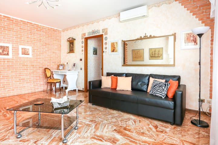 Large living room, 25 sqm, air conditioning and free WiFi .