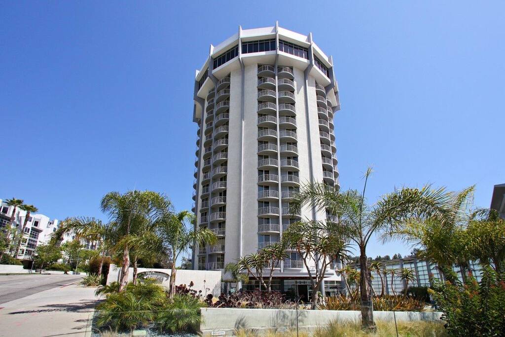 The iconic round building off the 405 and Sunset