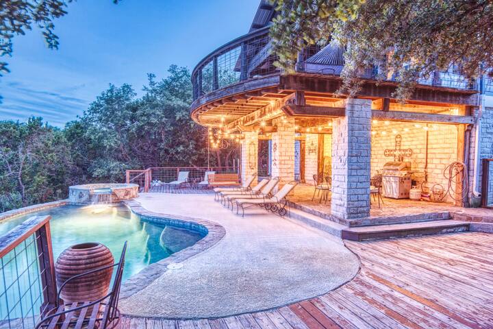 Lovely Home with great views – POOL/SPA sleeps 14! gallery image 2