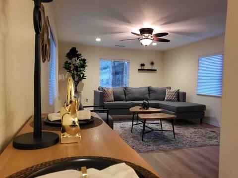 Stunning 3BR 5mi from Beach w/King Bed