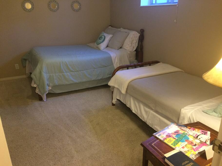 Bedroom #1 (1 Queen Bed, 1 Twin Bed)