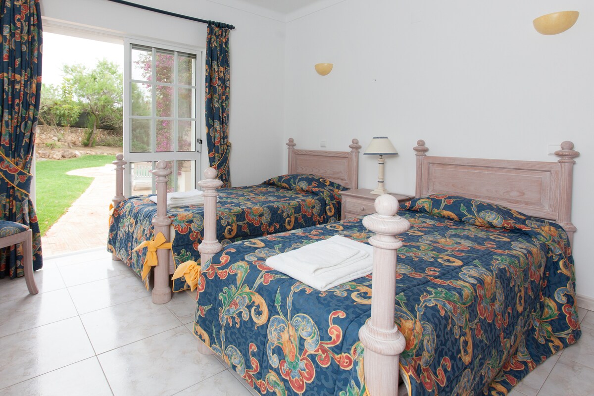 ห้องนอนเตียงแฝด