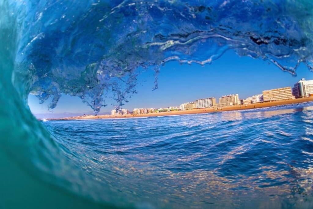 Costa da Caparica Beach and waves.