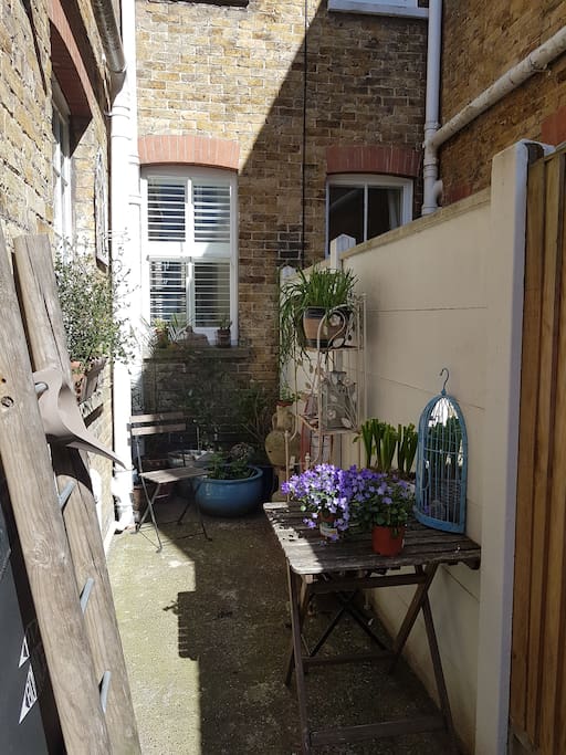 Small outdoor galley courtyard