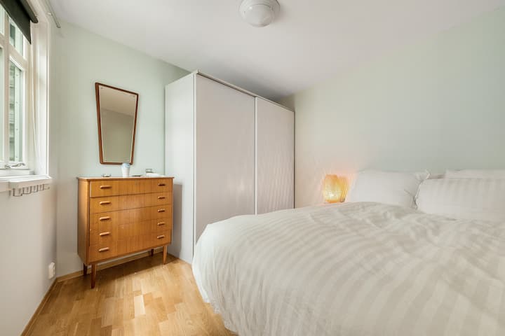 Spálňa 1 je vybavená manželskou posteľou