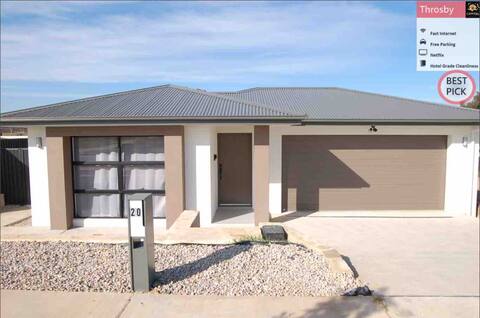 Brand New Delight Home@Throsby with 4 Bedrooms