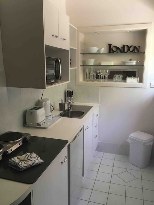 Lovely unit kitchen, ideal for preparing meals and refreshing beverages