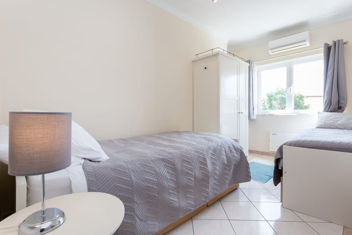 Двойна спалня