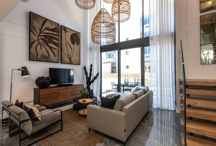 Upmarket Duplex Unit in the Heart of Sea Point (2) gallery image 2