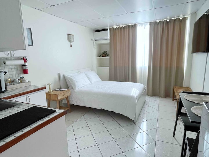 Relaxing Isla Verde Studio  Walk To Beach  Pool - Puerto Rico