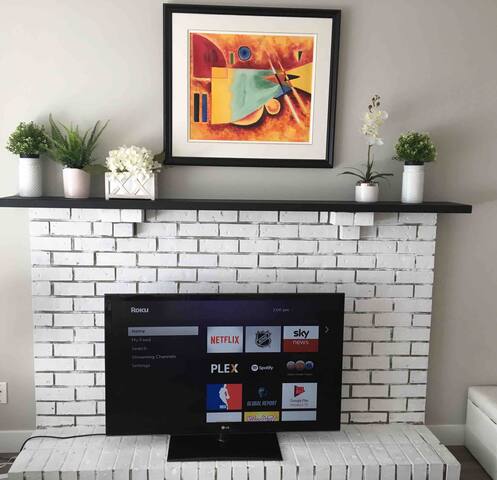 Main St, 10 min to downtown King Ed, 4 BR 2 Bath gallery image 2