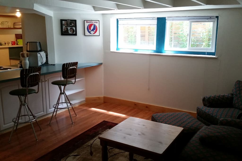 Living room, coffee table, breakfast bar