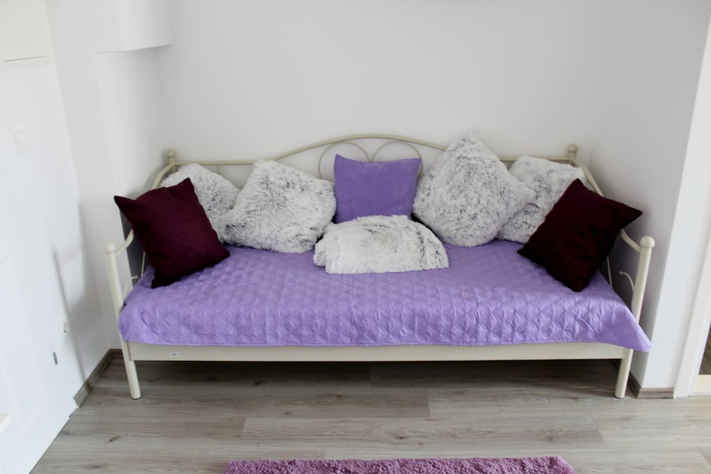 Bed/living room
