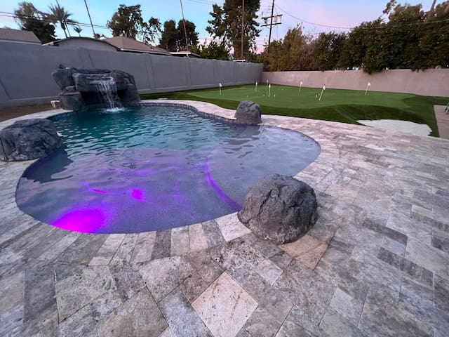 Luxury Large Private Bedroom with Heated Pool