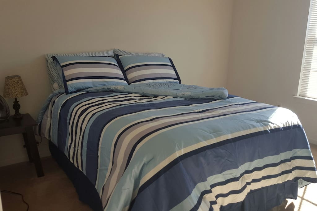 Another view of the room.