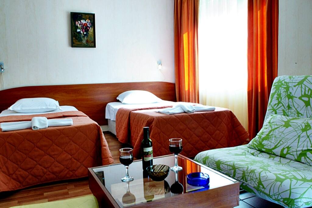 Comfort room with twin beds