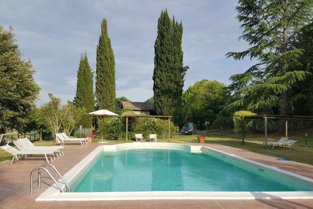 La piscina con solarium