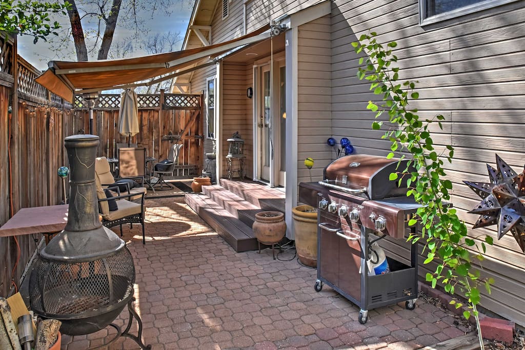 This property has 2 side patios, perfect for afternoon barbecues!