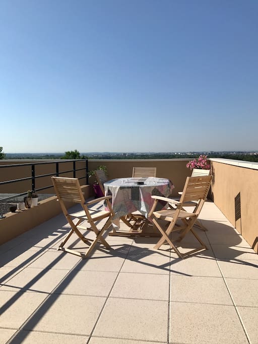 Terrasse avec vue panoramique sur Lyon