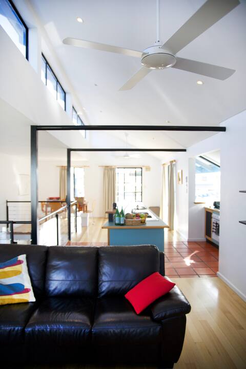 Deluxe Two Storey - Two Bedroom Apartment 