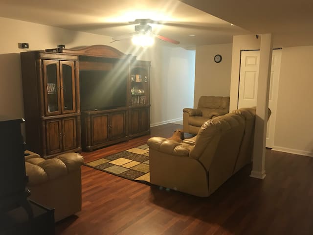 Roomy Basement Apartment near Calvert Cliffs