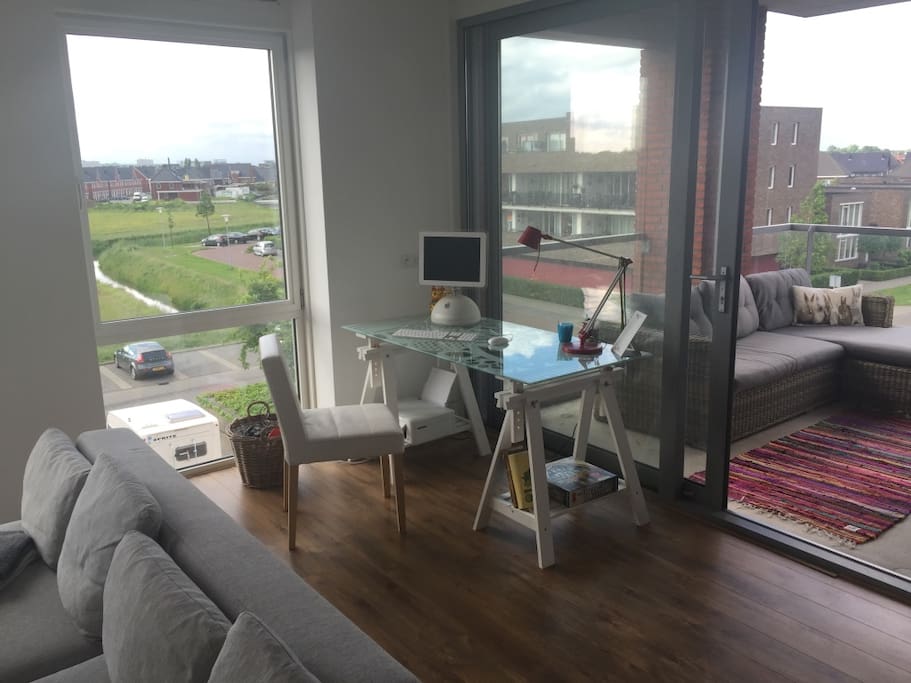 Wohnen, arbeiten und ein gemütlicher Balkon zum Entspannen