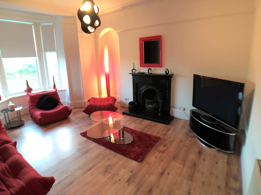 Spacious living room with 42 inch TV satellite channels and Netflix