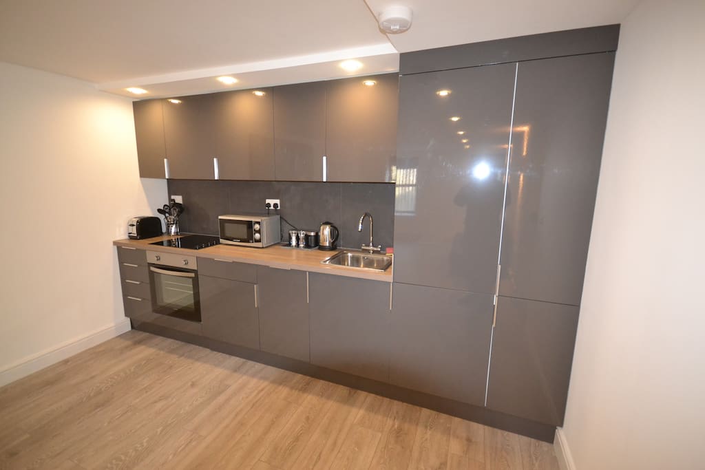 Fully fitted kitchen inc dishwasher and washer/dryer.