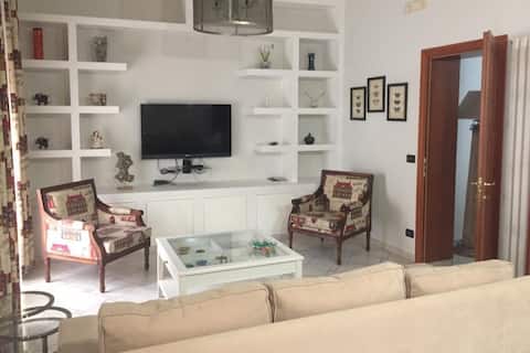 Top Airbnb: Historic Center, Piazza Carmine: La Casa di Angela in Calabria