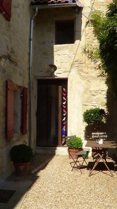 L'entrée de la chambre.