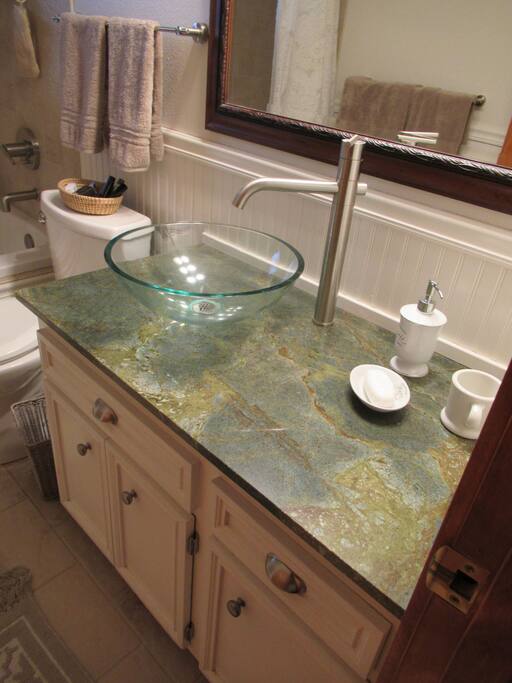 Modern with Jacuzzi Tub