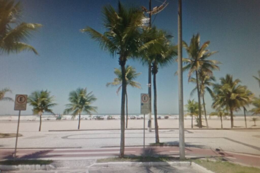 Próximo aos supermercados Extra e Carrefour e a 10min do Shopping Litoral Plaza.