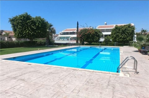24h check-in 2 bedroom apt with pool at the sea