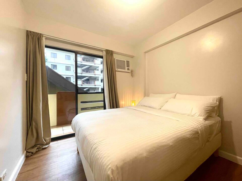 2BR @ The Redwoods near SM Fairview w Free Parking — photo 1