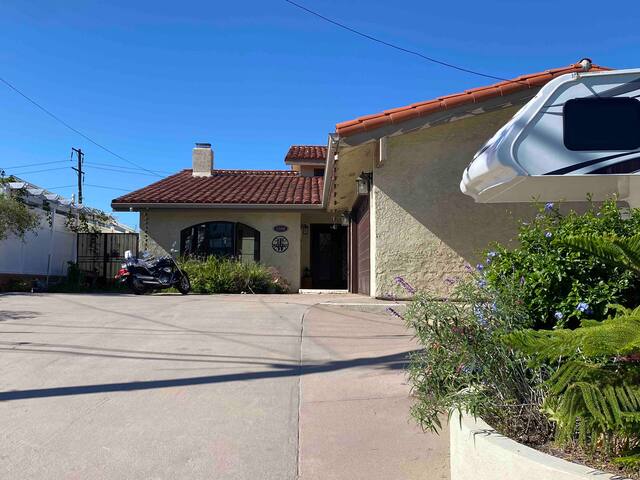 Luxury Big Home 1 mile from Beach gallery image 2