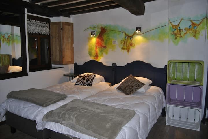 bedroom 4 (4 single beds)