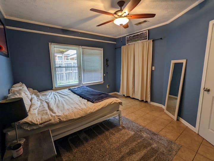 自然光线充沛的卧室