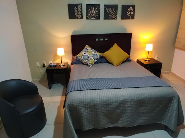 Golden Zone/Zona Dorada-1BR(4)-una cuadra de playa