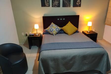 Golden Zone/Zona Dorada-1BR(4)-una cuadra de playa