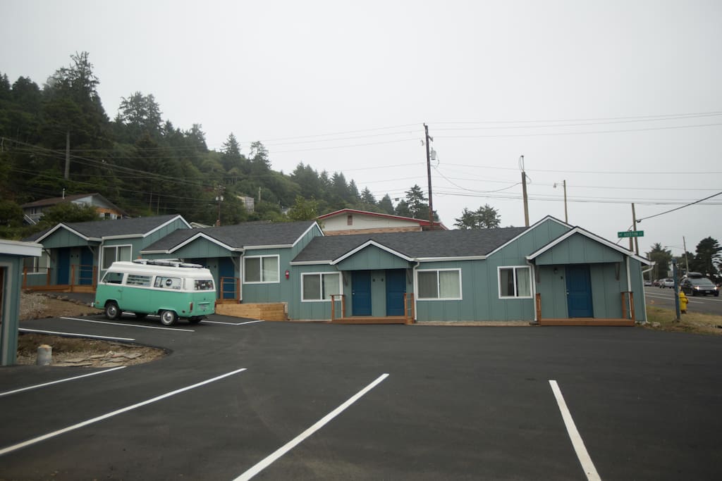 Located just blocks from the heart of Depoe Bay, the off street parking at the Whale Inn allows our guests to enjoy all that the village has to offer without the parking hassle!