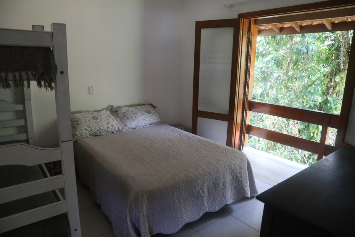 סוויטה זוגית ומיטת קומותיים בקומה העליונה