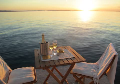 On the beach +kayak, paddleboard,sunbeds,parking