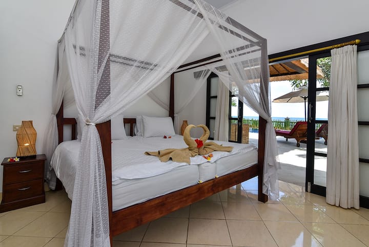 4. חדר שינה ו - BATHROMM